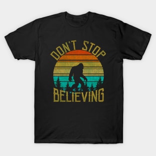 Bigfoot, Don't Stop Believing - RETRO T-Shirt